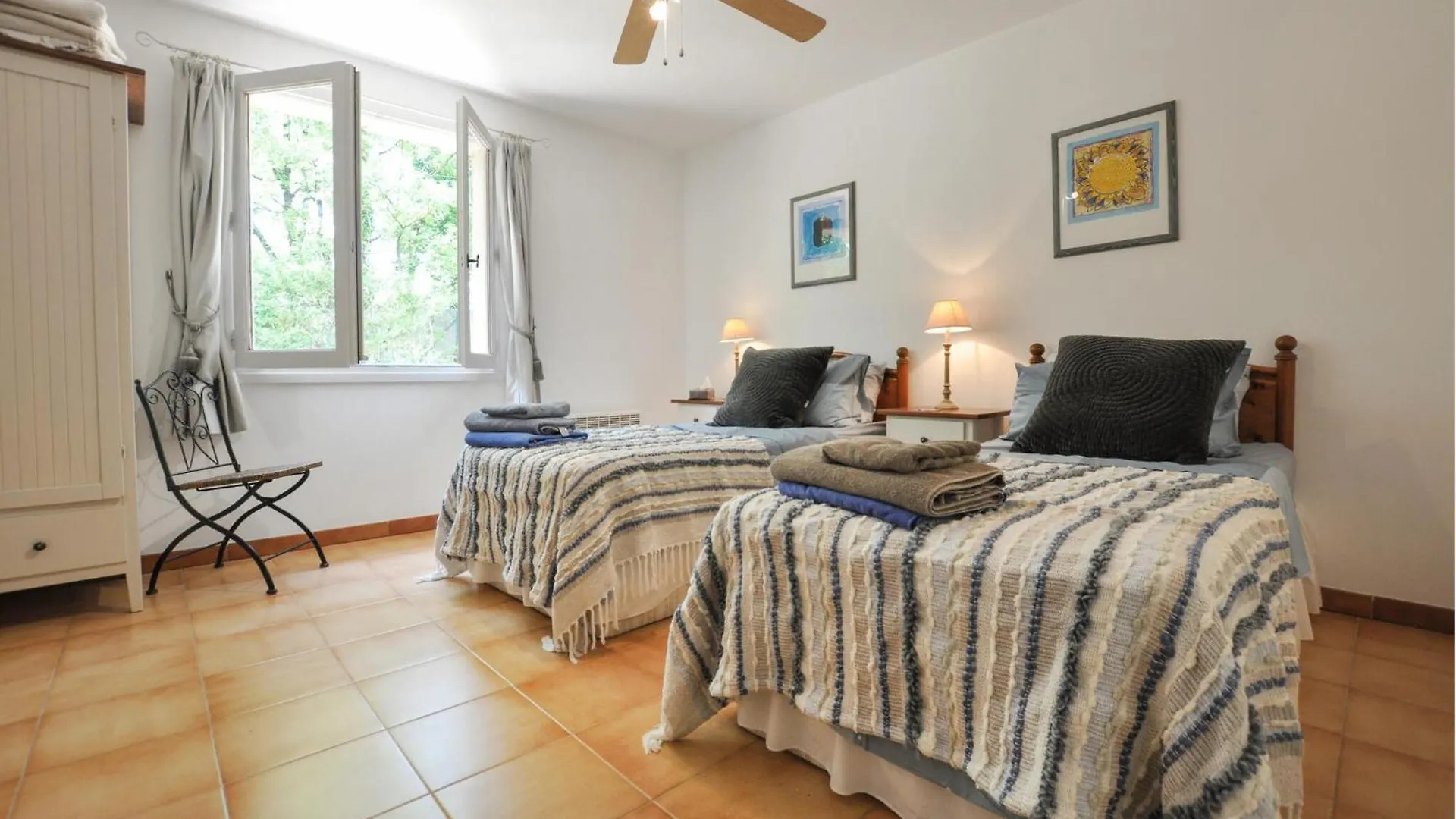 Gorgeous Home In Callian With Wifi 0*, 卡连 法国